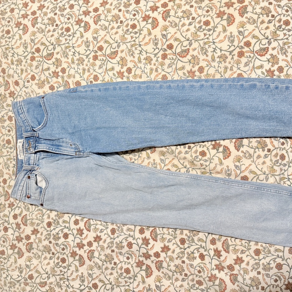 Abercrombie & Fitch Women's Light Blue Ankle Jeans